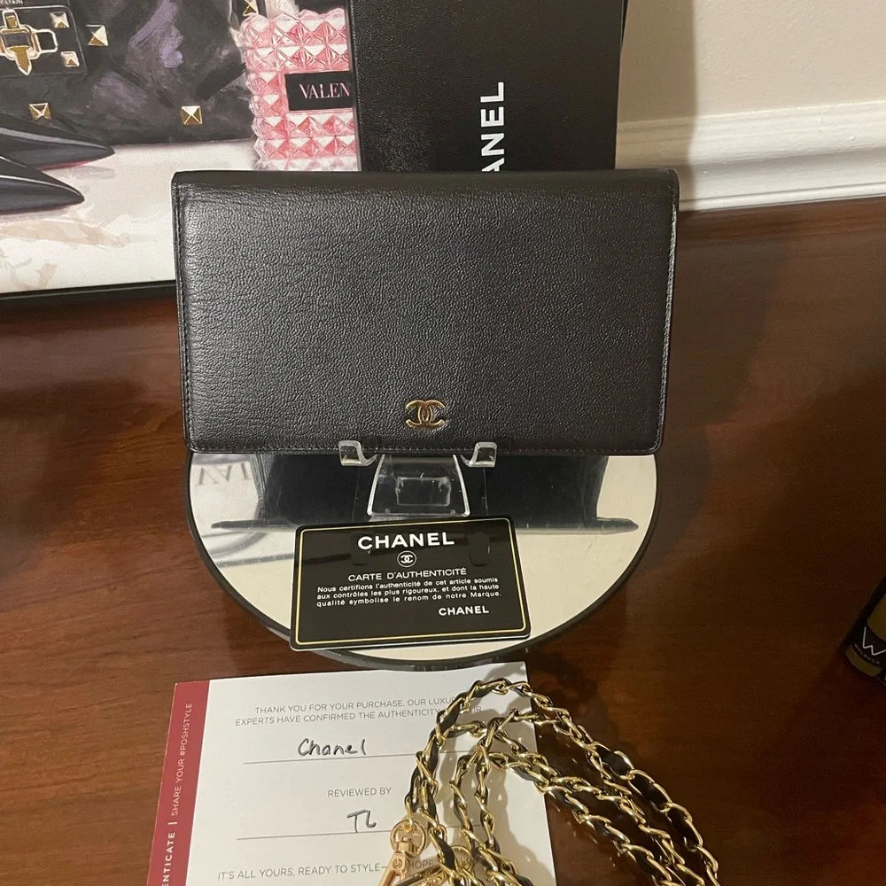 CHANEL Calfskin wallet NWOT w/ COA and box! 🌟💫 - Picture 9 of 17